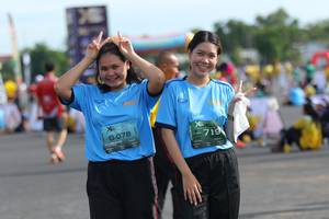 BIB: 078, 719
                            <button type="button" onclick="openModal(5247103)" class="btn btn-primary btn-sm float-right btn-popup" data-toggle="modal" data-target=".modal-high-quality">
                        <i class="fas fa-shopping-cart"></i> Add to Cart
                    </button>
                                            <button type="button" onclick="isThisMe(5247103, true)" class="btn btn-success btn-sm float-right btn-popup btn-isme hidden" data-toggle="tooltip" data-placement="bottom" title="นี่คือรูปของคุณใช่ไหม คลิกที่นี่เพื่อเอาเข้าอัลบั้ม">
                        <i class="fas fa-plus"></i> Add to album
                    </button>
                    <button type="button" onclick="isThisMe(5247103, false)" class="btn btn-warning btn-sm float-right btn-popup btn-isnotme hidden">
                        <i class="fas fa-ban"></i> Remove from album
                    </button>
